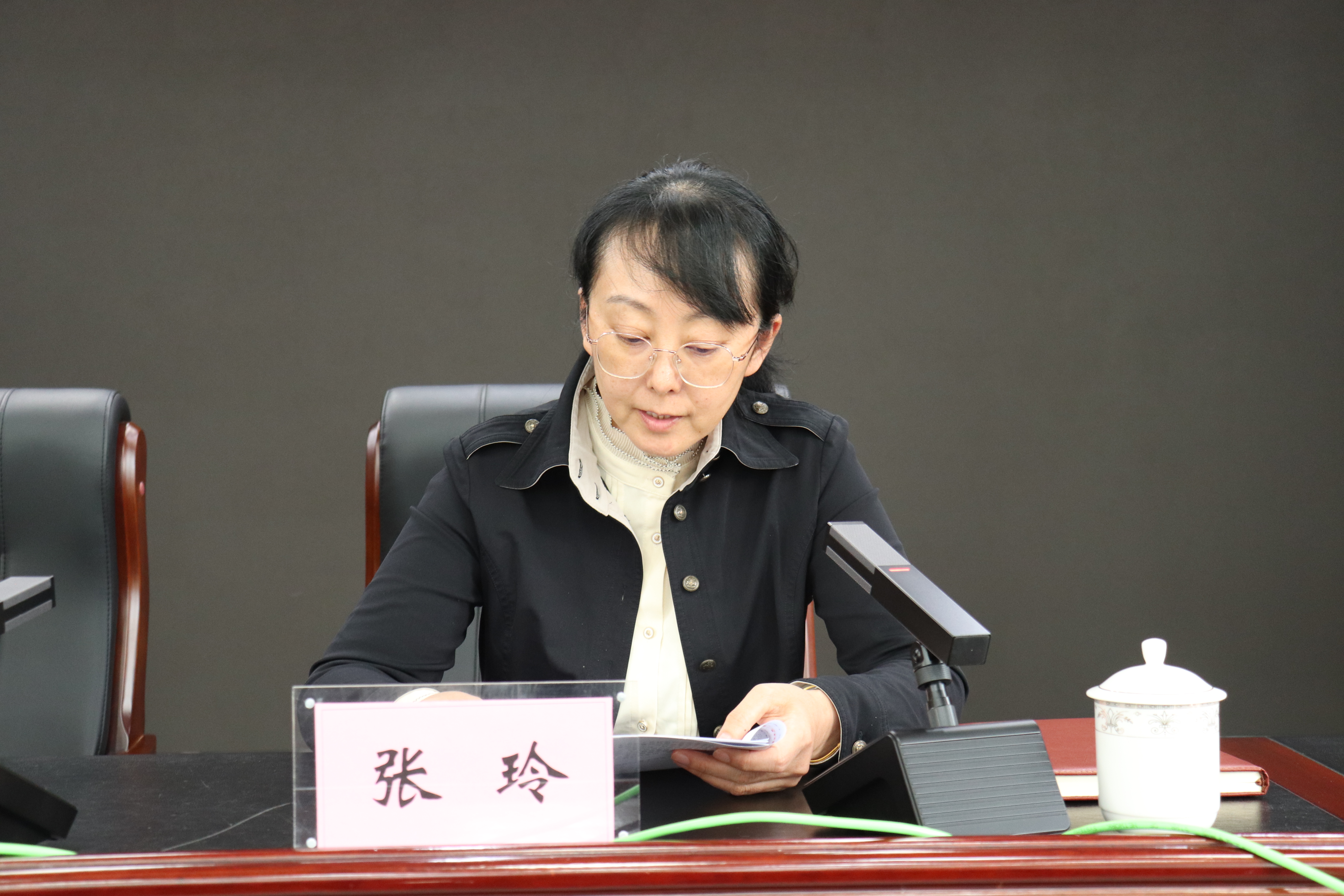 张玲.JPG