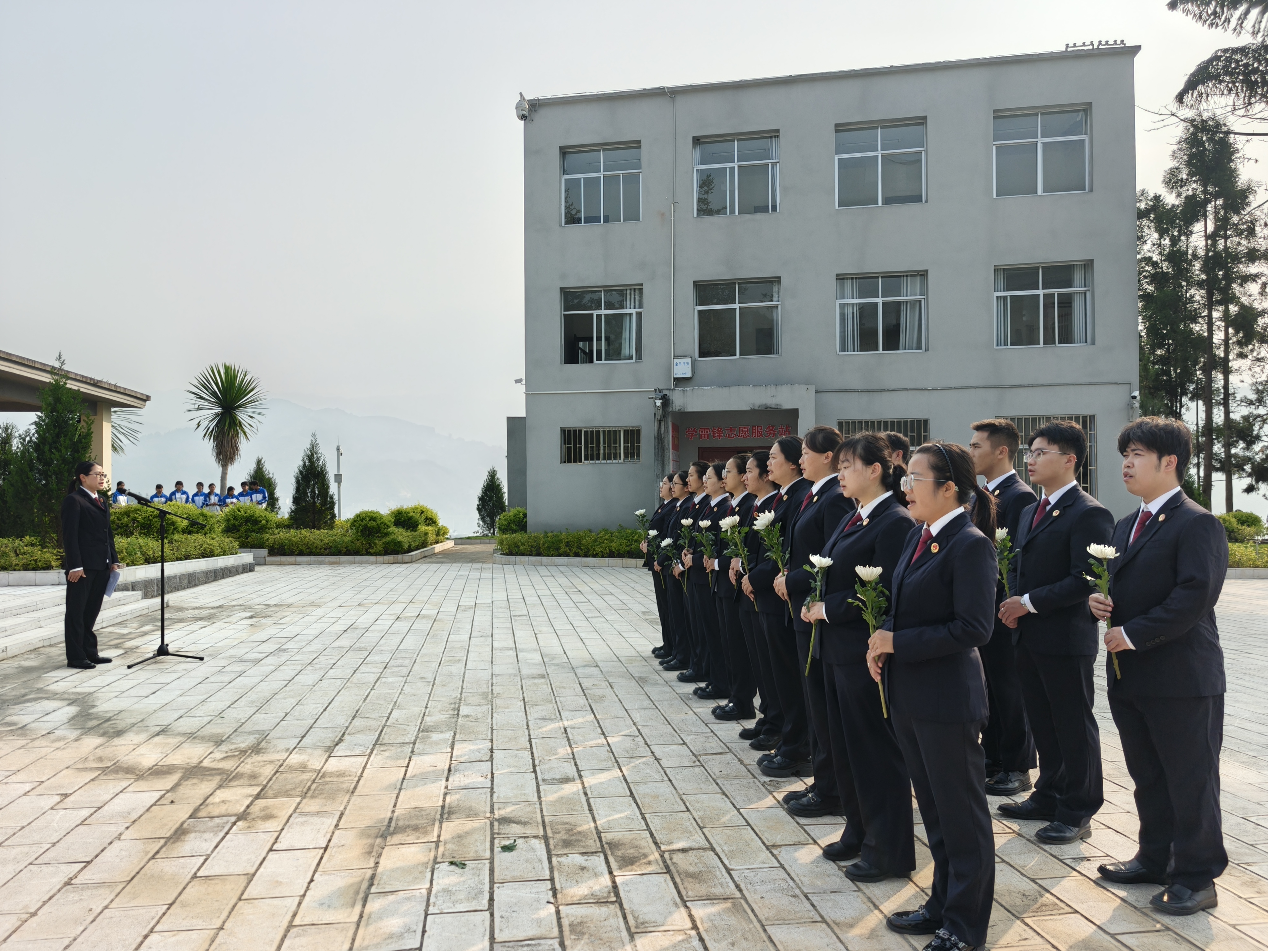 清明节祭扫活动 (6).jpg
