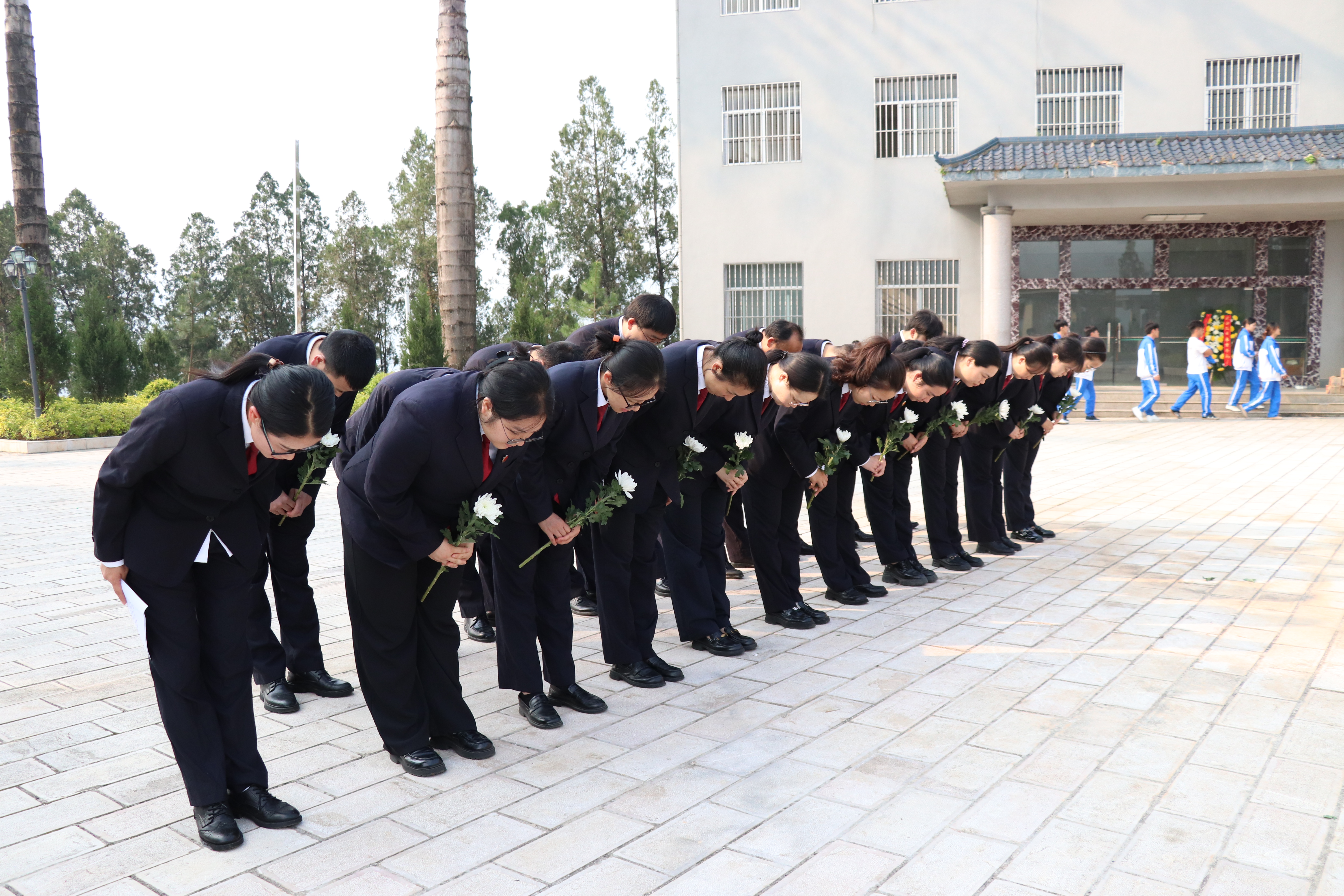 清明节祭扫活动 (3).JPG