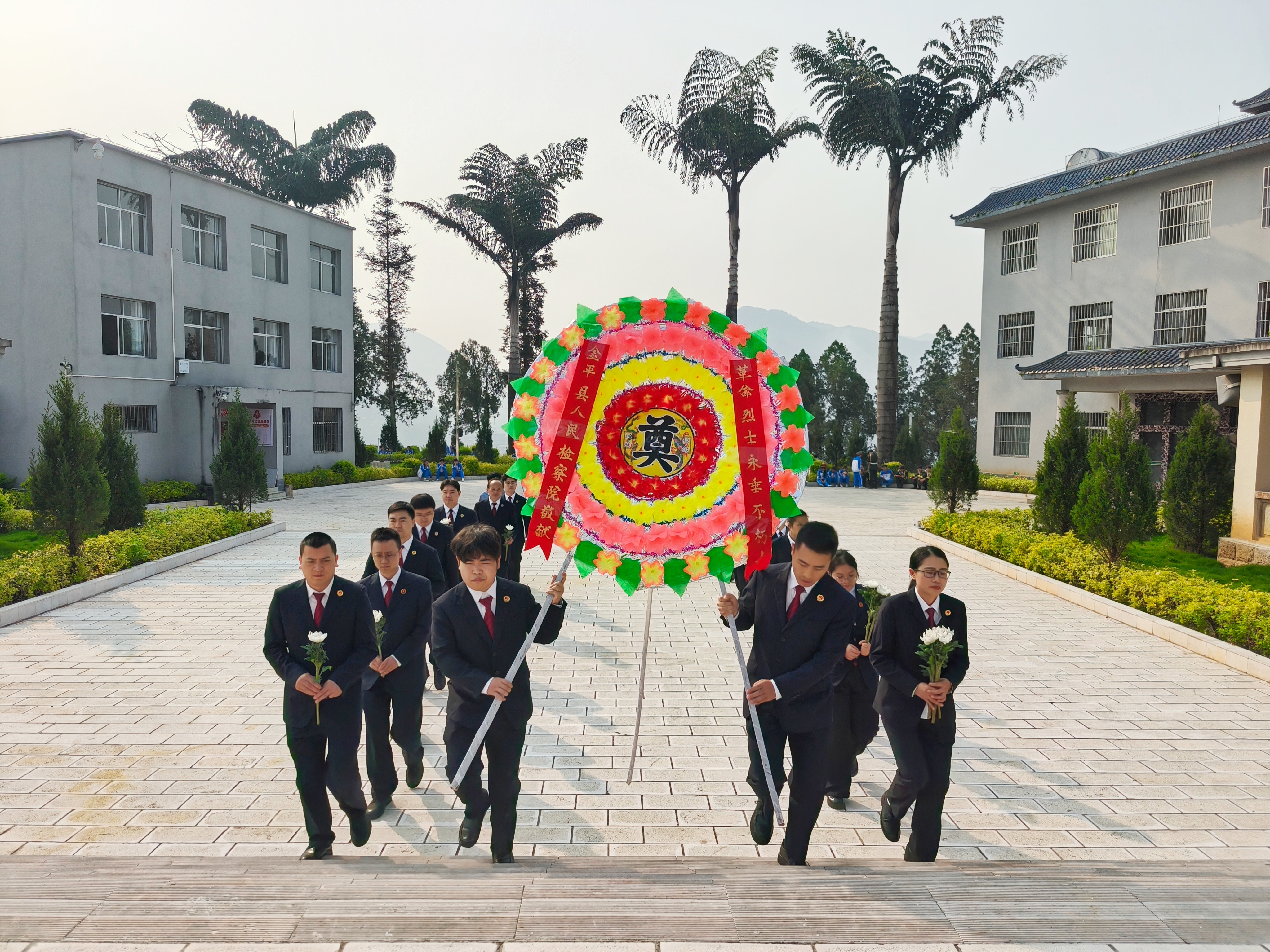 清明节祭扫活动 (7).jpg