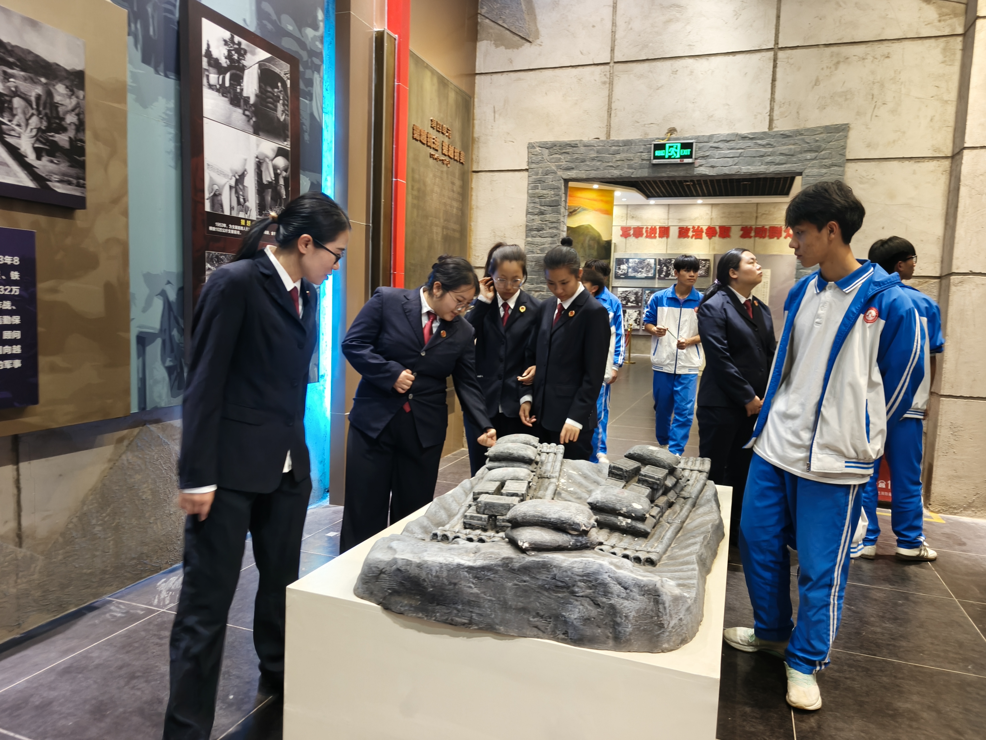 清明节祭扫活动 (1).jpg