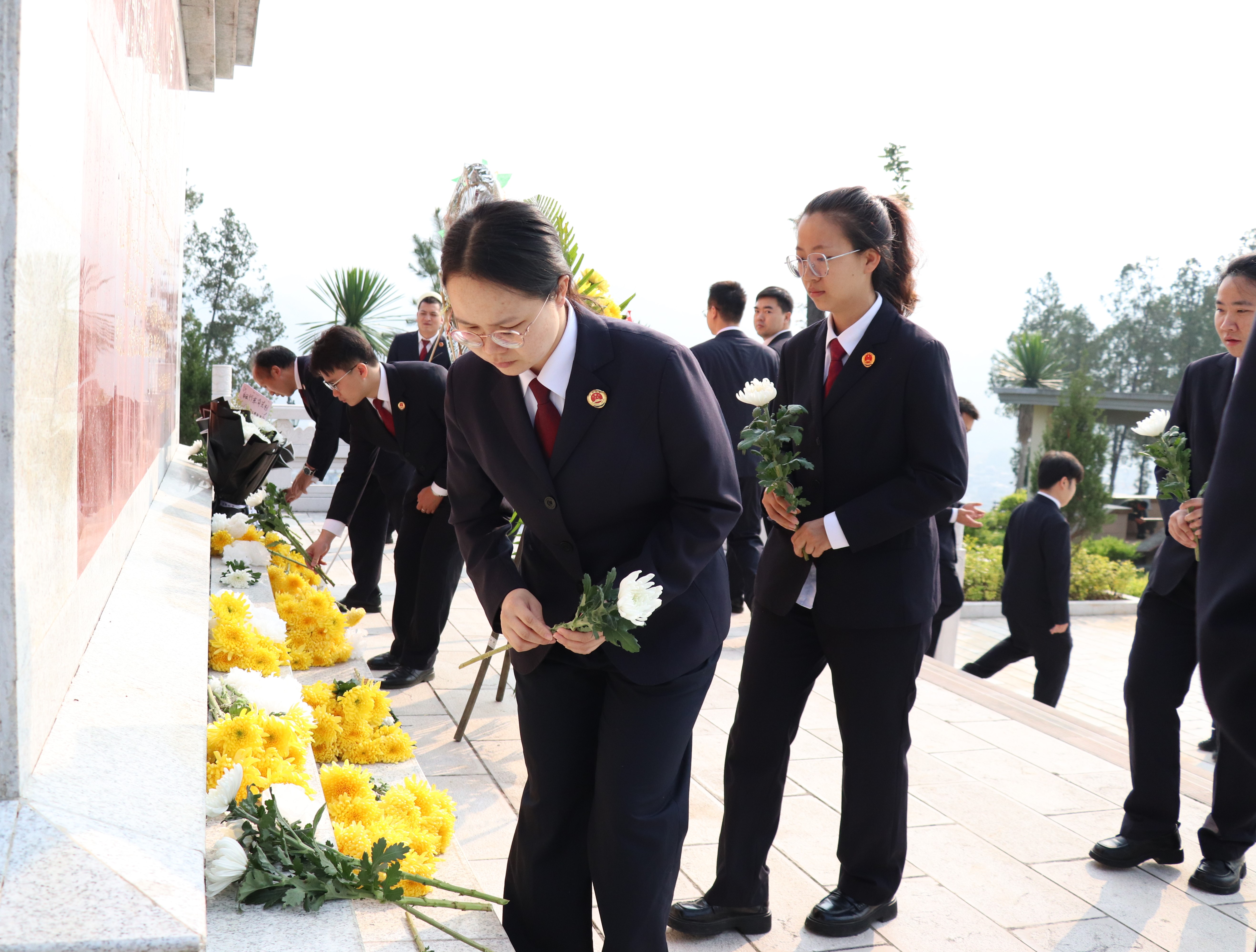 清明节祭扫活动 (4).JPG