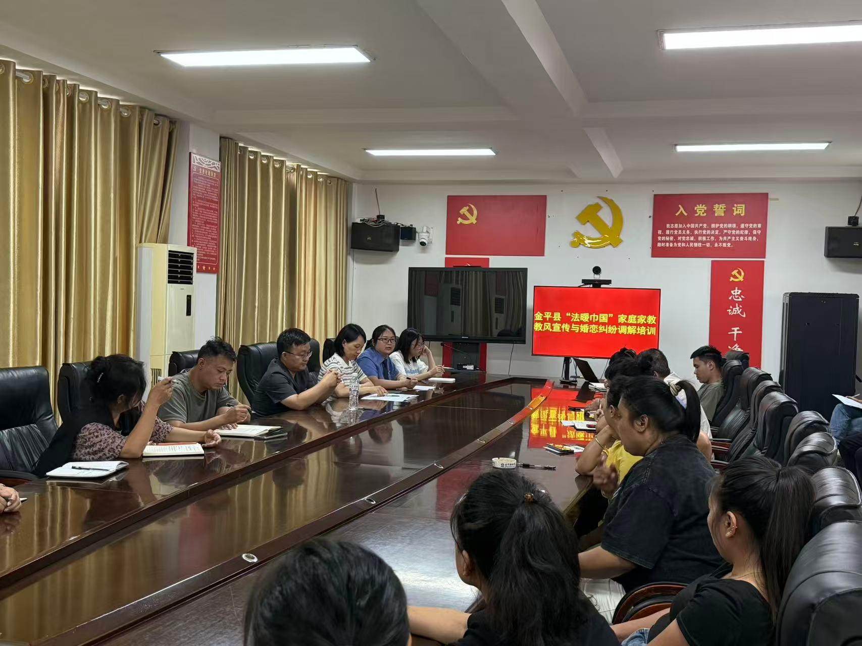 在勐拉镇政府开展宣讲培训.jpg