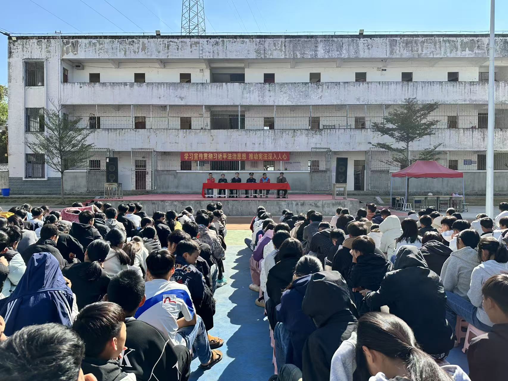 12.4送法进校园 (2).jpg