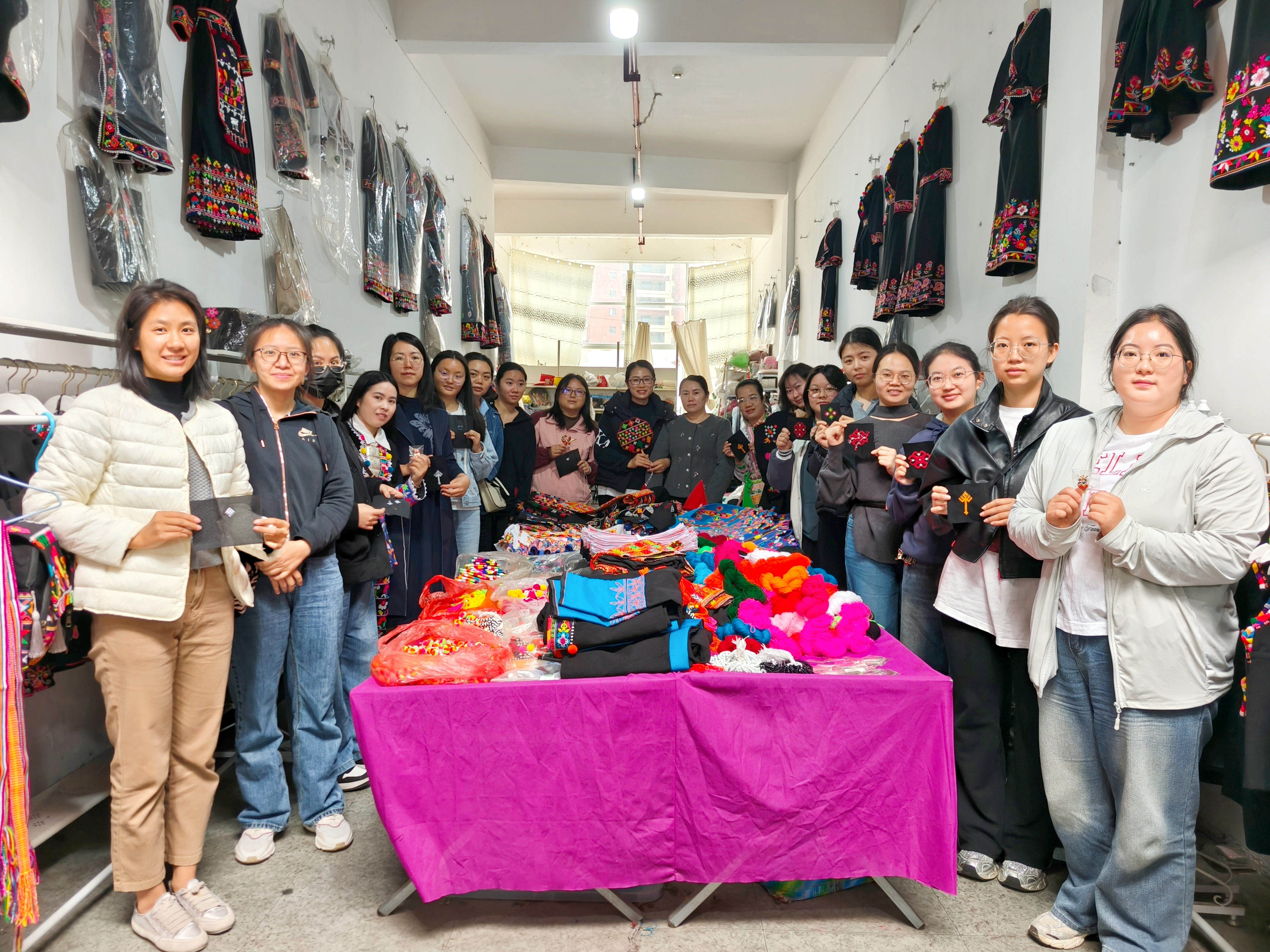 �������ˡ����ؼ������Ž��ġ���������������ƽ��������Ժ��չ�����ˡ���Ů������